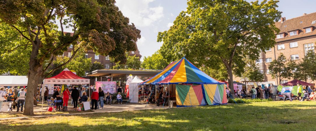 
                  Jahnplatz-Fest – mit Zelt